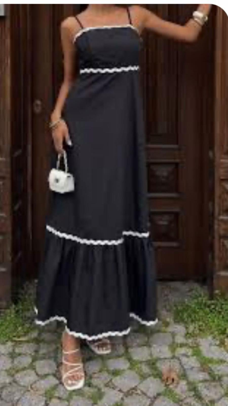 Vestido Maxi Negro con Detalle Blanco